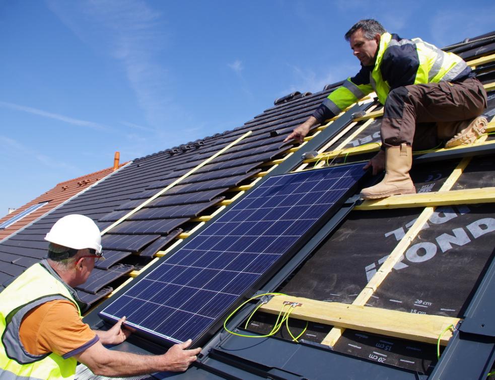 découvrez l'importance de la sécurité des toits photovoltaïques pour protéger votre installation et optimiser son efficacité. nos conseils vous aideront à garantir des conditions sûres tout en maximisant la production d'énergie solaire.