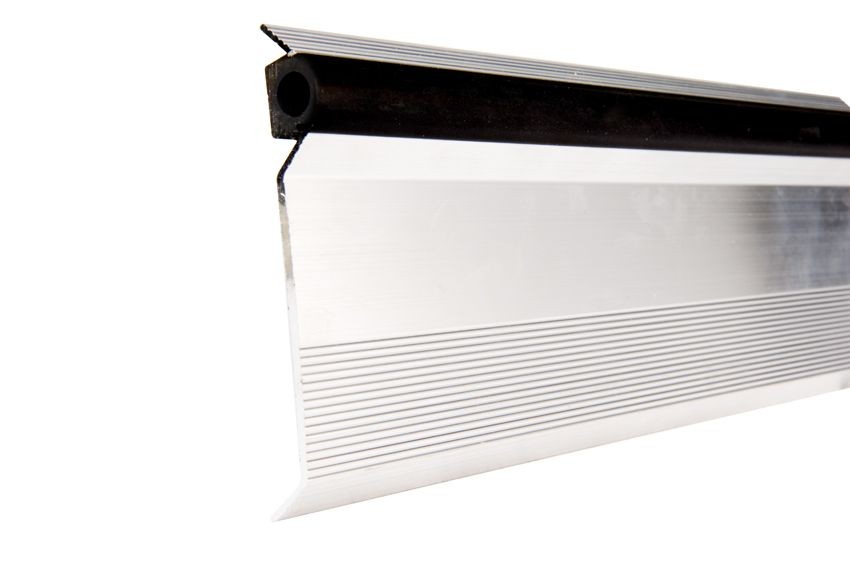 découvrez notre guide complet sur les solins, ces éléments essentiels de l'étanchéité qui protègent votre maison des infiltrations d'eau. apprenez à choisir, installer et entretenir les solins pour garantir la durabilité de votre toiture.