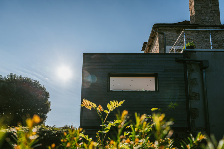 découvrez l'importance de la superficie de votre toit pour optimiser l'isolation, la consommation d'énergie et l'esthétique de votre maison. apprenez à évaluer et à adapter la surface de votre toit en fonction de vos besoins et de votre environnement.