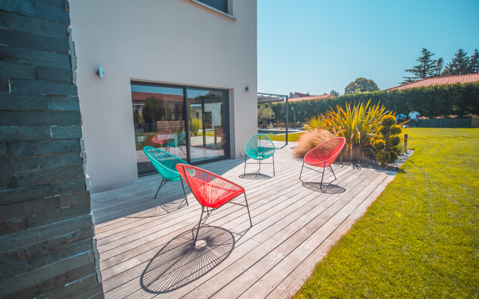 découvrez comment égayer votre extérieur avec une terrasse en bois. design élégant, confort et résistance, transformez votre jardin en un véritable lieu de détente et de convivialité. idéale pour profiter des beaux jours!