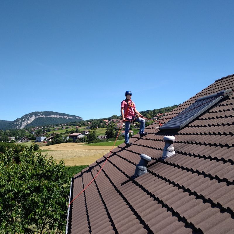 découvrez tout ce qu'il faut savoir sur le toit : types, matériaux, entretien et conseils pour choisir la toiture idéale pour votre maison et protéger votre habitat des intempéries.
