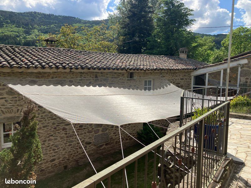 découvrez notre toit anti-grêle, conçu pour protéger votre maison des intempéries et prolonger la durabilité de votre toiture. résistant aux impacts, ce système innovant allie protection et esthétisme, pour un confort optimal tout au long de l'année.