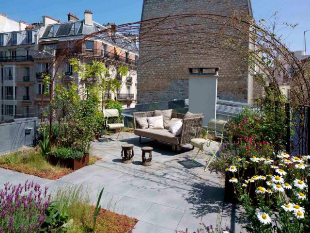 découvrez notre guide complet sur les toits de cabane, incluant des conseils pratiques, des matériaux durables et des astuces de construction pour créer un espace charmant et fonctionnel dans votre jardin.