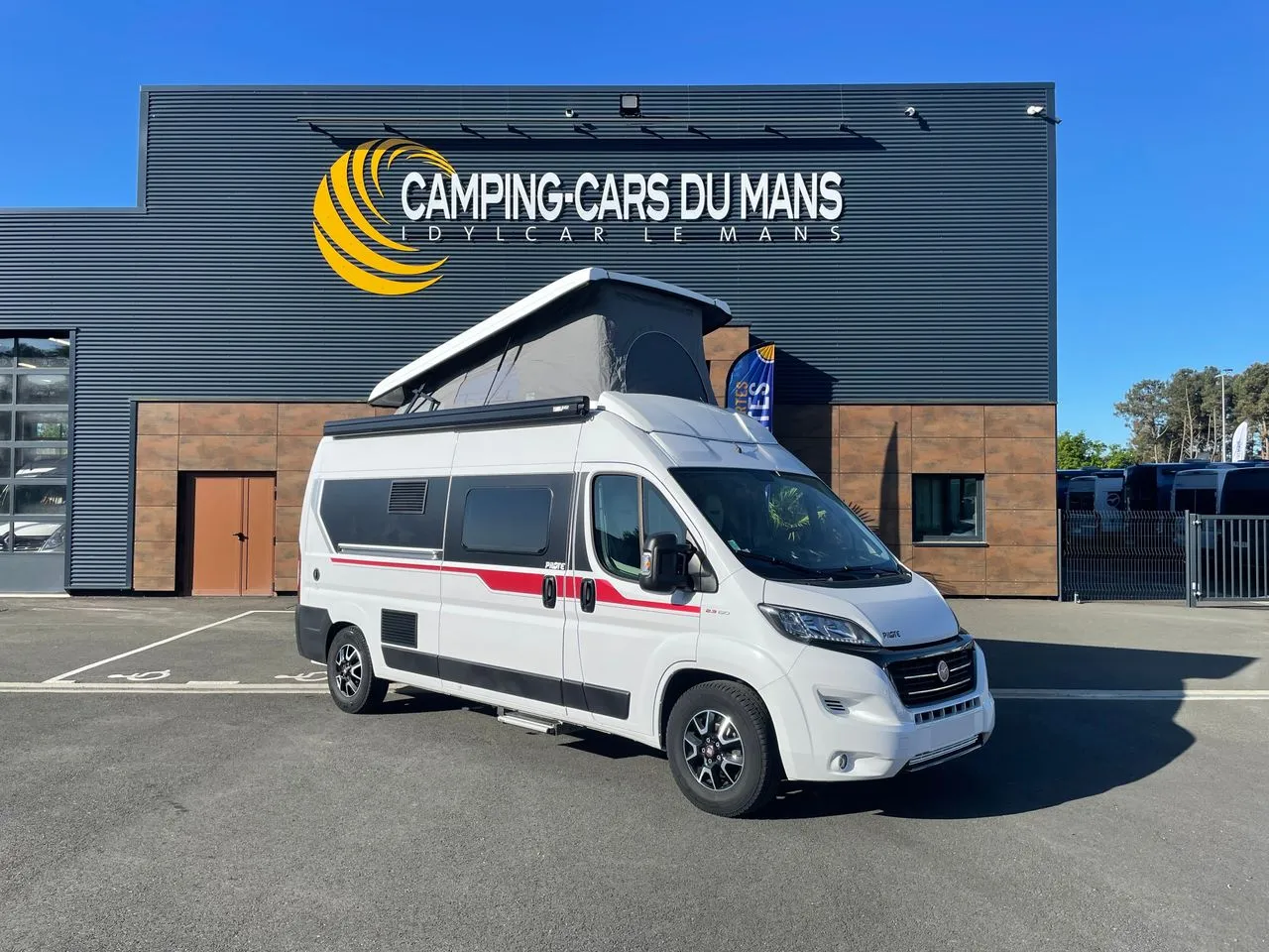 découvrez tout ce qu'il faut savoir sur le toit de votre camping-car, des matériaux durables aux conseils d'entretien, pour garantir confort et sécurité lors de vos aventures sur la route.