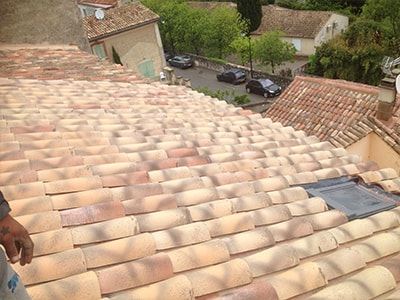 découvrez tout ce qu'il faut savoir sur les toits canaux : styles, avantages et conseils d'entretien pour optimiser l'esthétique et la durabilité de votre bâtiment.