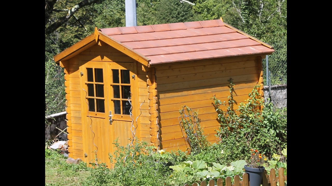 découvrez l'élégance et le confort de nos chalets avec leur toit distinctive, alliant tradition et modernité pour des séjours inoubliables au cœur de la nature.