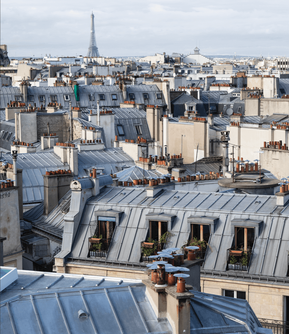 découvrez les toits emblématiques de paris, où l'élégance architecturale rencontre la magie de la capitale française. admirez les panoramas à couper le souffle et plongez dans l'histoire des rooftops parisiens.