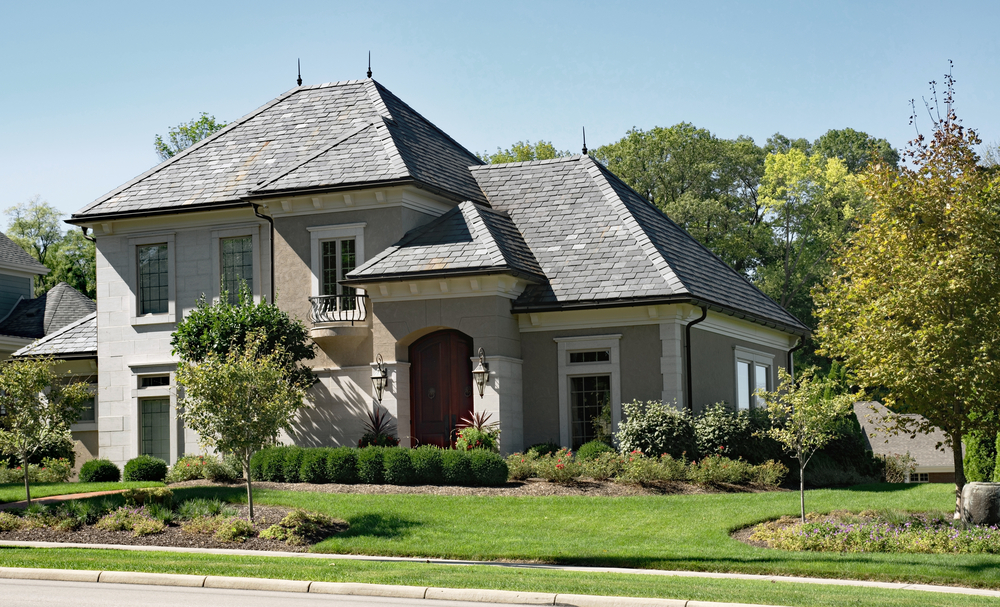 découvrez tout sur les toits en pente : avantages, styles, matériaux et conseils pour leur construction et entretien. transformez votre maison avec un toit en pente esthétique et fonctionnel.