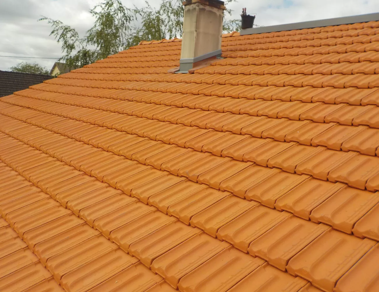 découvrez les avantages et l'esthétique d'un toit en tuile, un choix durable et intemporel pour protéger votre maison tout en embellissant son apparence. explorez les différents types de tuiles et leur impact sur votre confort et votre style.