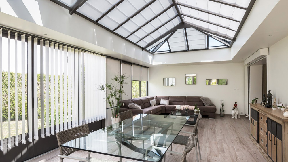 découvrez les avantages d'un toit en verre, une solution moderne qui apporte lumière naturelle et élégance à votre espace. explorez les options de conception pour transformer votre intérieur tout en profitant d'une vue imprenable sur l'extérieur.