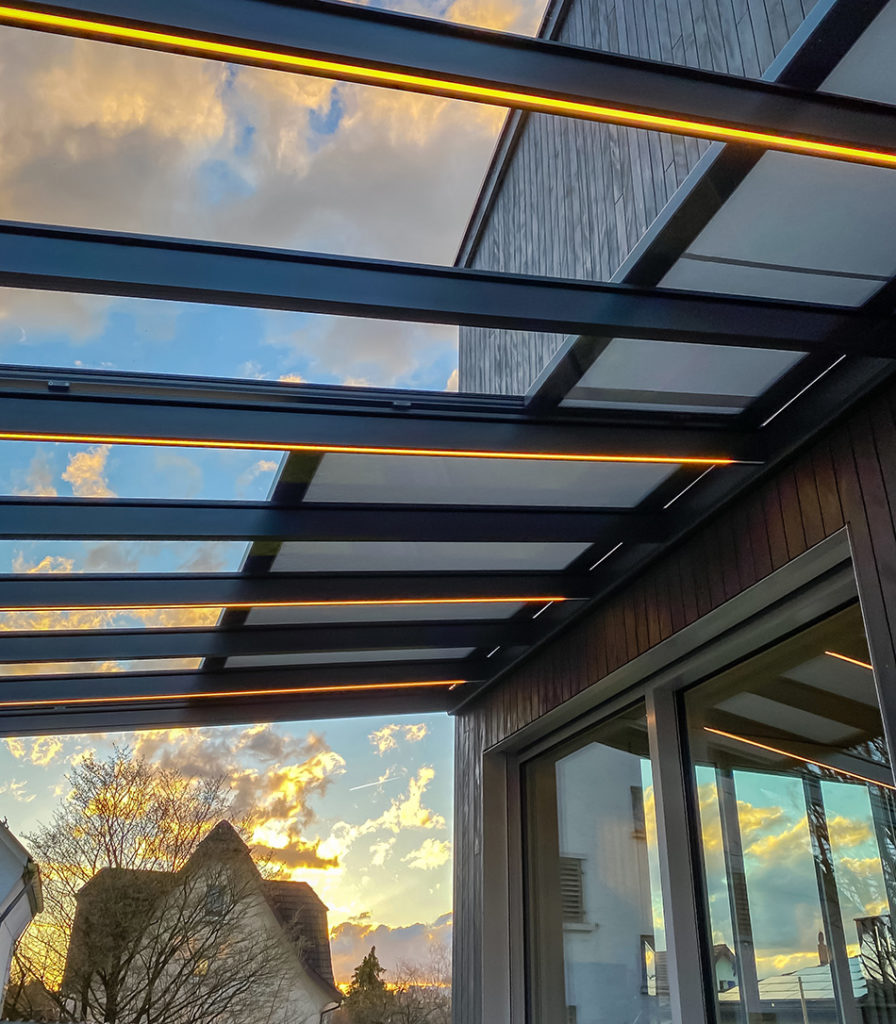 découvrez les avantages et l'esthétique d'un toit en verre, une solution élégante pour maximiser la lumière naturelle dans votre espace. transformez votre maison avec ce concept architectural moderne qui allie design et fonctionnalité.