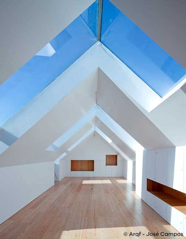 découvrez l'élégance et la modernité d'un toit en verre, idéal pour apporter lumière et espace à votre intérieur. explorez nos solutions sur mesure qui allient esthétique et performance, tout en créant une atmosphère unique dans votre maison.