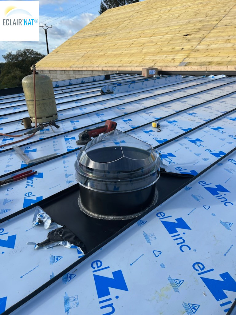 découvrez les avantages du toit en zinc : durable, esthétique et résistant aux intempéries, il apporte une touche moderne à votre construction tout en garantissant une excellente longévité. optez pour un choix responsable et performant pour votre toiture.