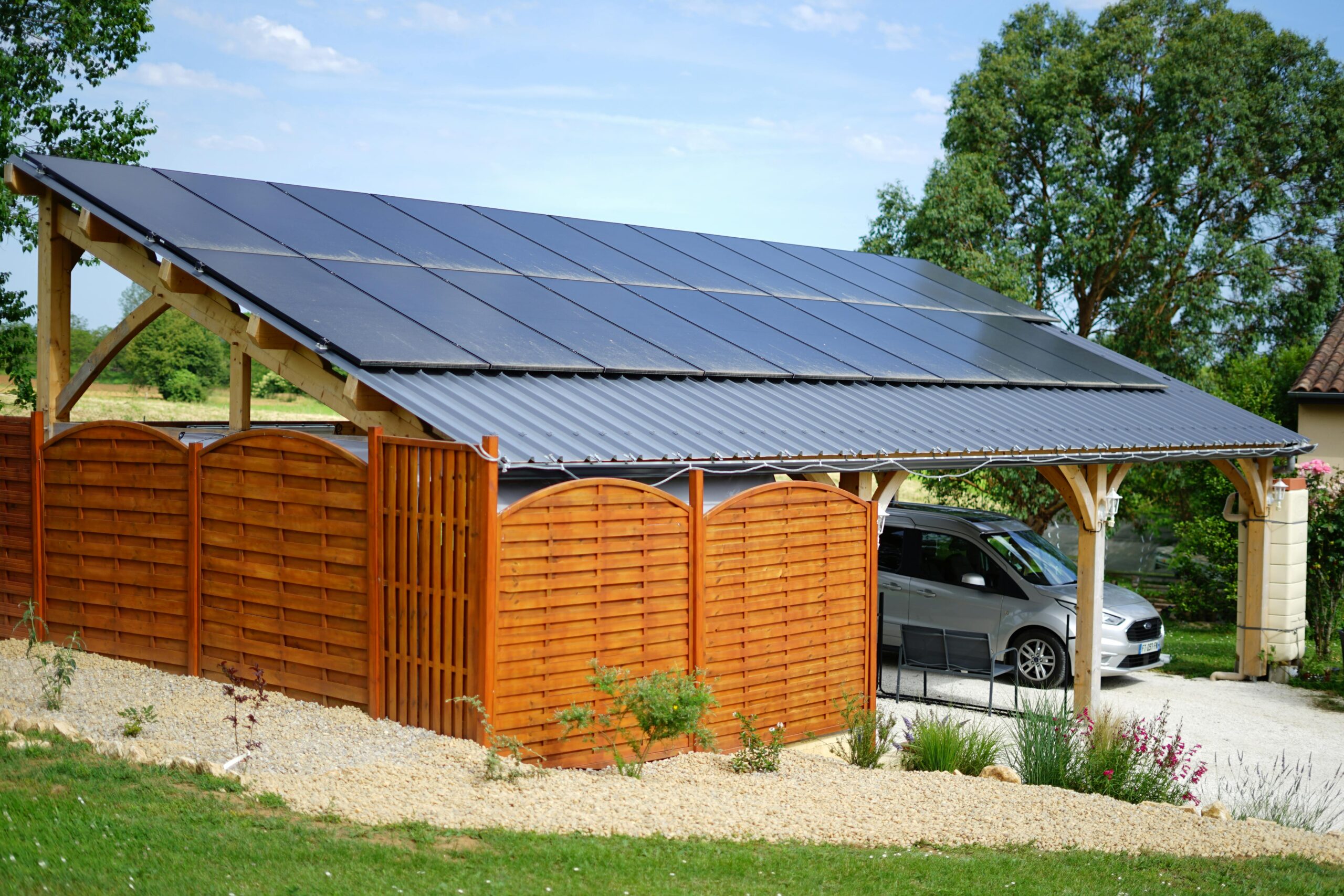 découvrez les avantages d'un toit photovoltaïque pour produire votre propre énergie solaire. écologique et économique, le toit photovoltaïque vous permet de réduire vos factures d'électricité tout en contribuant à la protection de l'environnement. informez-vous sur les subventions et les solutions adaptées à votre maison.