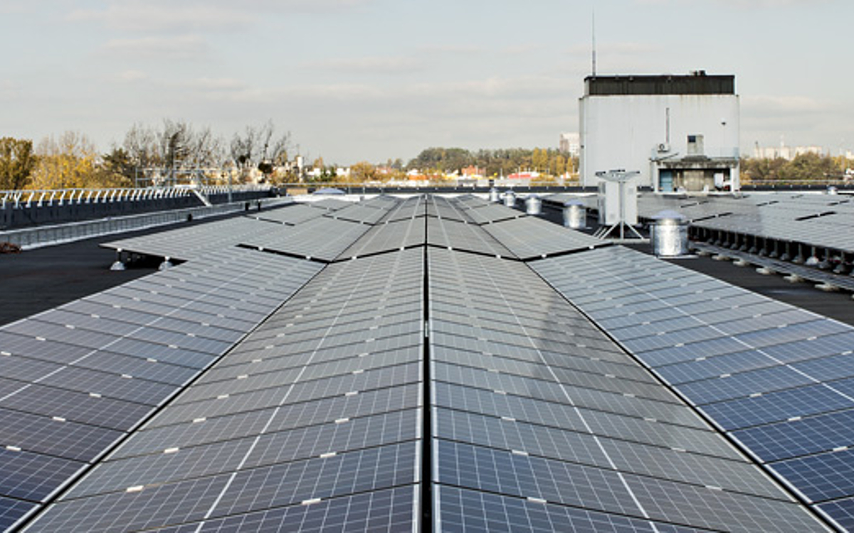 découvrez les avantages du toit photovoltaïque : une solution écologique et économique pour produire votre propre électricité, réduire vos factures d'énergie et contribuer à la transition énergétique. optez pour une énergie renouvelable et valorisez votre bien avec un équipement moderne et performant.