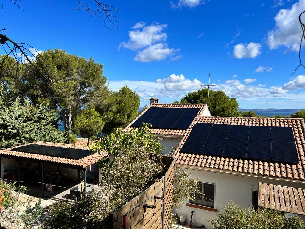 découvrez comment investir dans des toits photovoltaïques et profitez d'une source d'énergie renouvelable tout en augmentant la valeur de votre propriété. explorez les avantages financiers et environnementaux de l'énergie solaire.