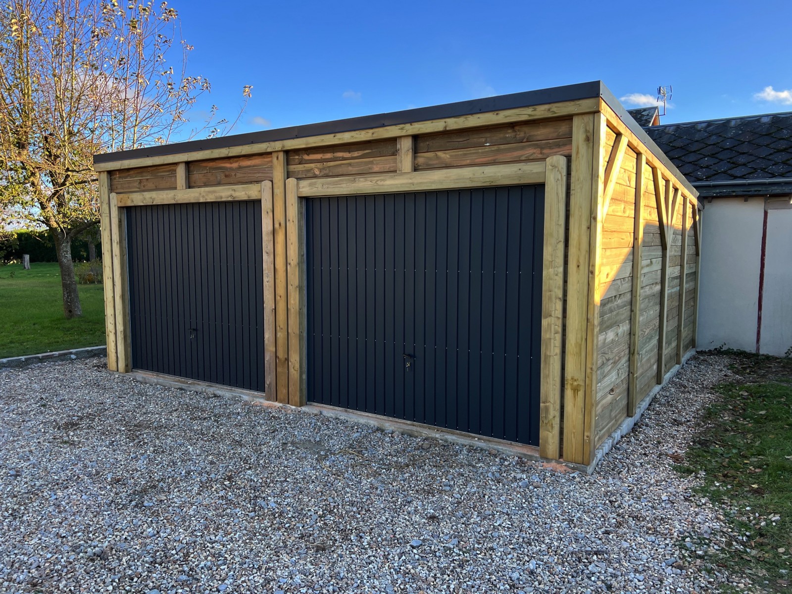 découvrez les avantages d'un toit plat pour votre garage : esthétique moderne, optimisation de l'espace et facilité d'entretien. transformez votre espace extérieur avec des solutions innovantes !