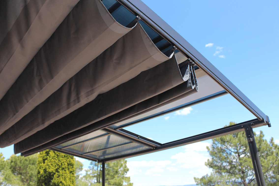 découvrez les avantages du toit en polycarbonate, une solution moderne et esthétique pour votre véranda ou abri de jardin. léger, résistant et offrant une excellente transmission de la lumière, le polycarbonate transforme votre espace extérieur tout en le protégeant des intempéries. explorez nos conseils pour l'installation et l'entretien de ce matériau innovant.