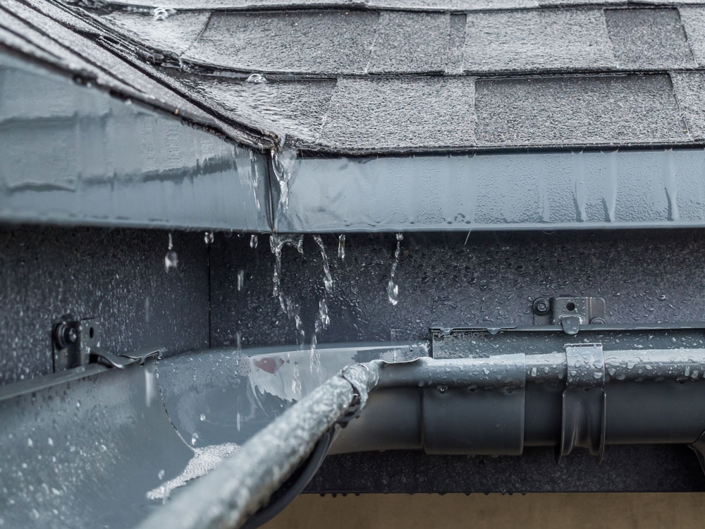 découvrez les solutions efficaces pour réparer un toit qui fuit. protégez votre maison des dégâts des eaux grâce à nos conseils d'experts et à des services professionnels adaptés. ne laissez pas une fuite ruiner votre confort !