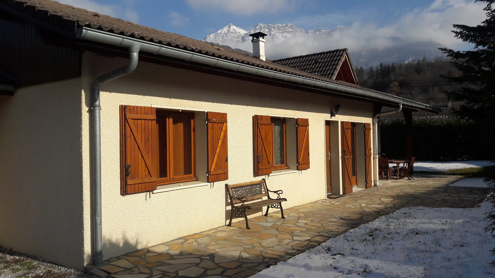 découvrez 'toit sweet home', votre espace de vie idéal alliant confort et chaleur. plongez dans un univers où chaque détail est pensé pour le bien-être et la sérénité de votre foyer. transformez votre maison en un véritable cocon de joie.