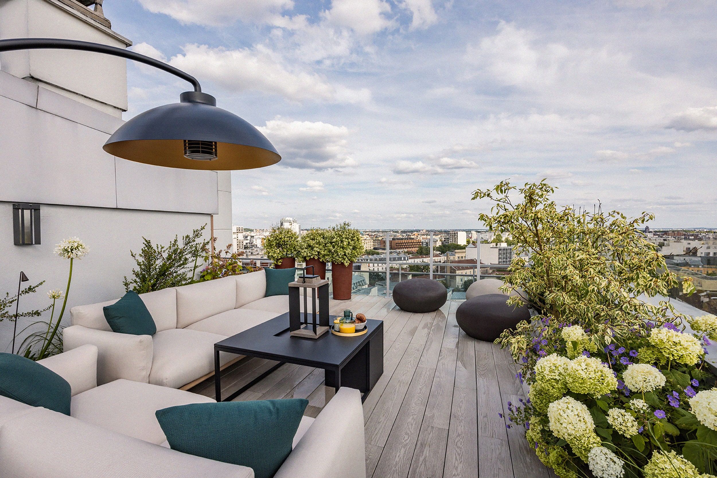 découvrez les nombreux avantages d'un toit terrasse : espace de vie supplémentaire, vue imprenable et jardin suspendu. transformez votre toiture en un lieu de détente et de convivialité en profitant d'aménagements modernes et esthétiques adaptés à vos envies.