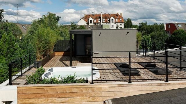 découvrez les avantages d'un toit terrasse : un espace de vie extérieur aménageable, idéal pour profiter du soleil et du paysage, tout en ajoutant une touche moderne à votre habitation. transformez votre toit en un véritable havre de paix.