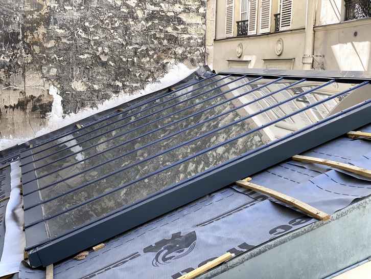 découvrez l'élégance et la luminosité d'un toit verrière, une solution architecturale révolutionnaire qui transforme votre espace en un lieu baigné de lumière naturelle. idéal pour ajouter une touche moderne à votre maison ou votre entreprise, le toit verrière combine esthétisme et fonctionnalité. explorez nos conseils pour l'intégration de cette innovation dans vos projets de construction ou de rénovation.