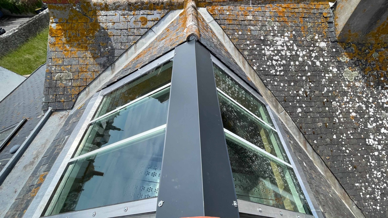 découvrez les avantages du toit verrière, une solution élégante et lumineuse pour agrandir votre espace de vie. profitez d'une luminosité naturelle tout en ajoutant une touche moderne à votre maison. idéal pour les extensions ou les vérandas, le toit verrière transforme votre intérieur en un lieu convivial et accueillant.