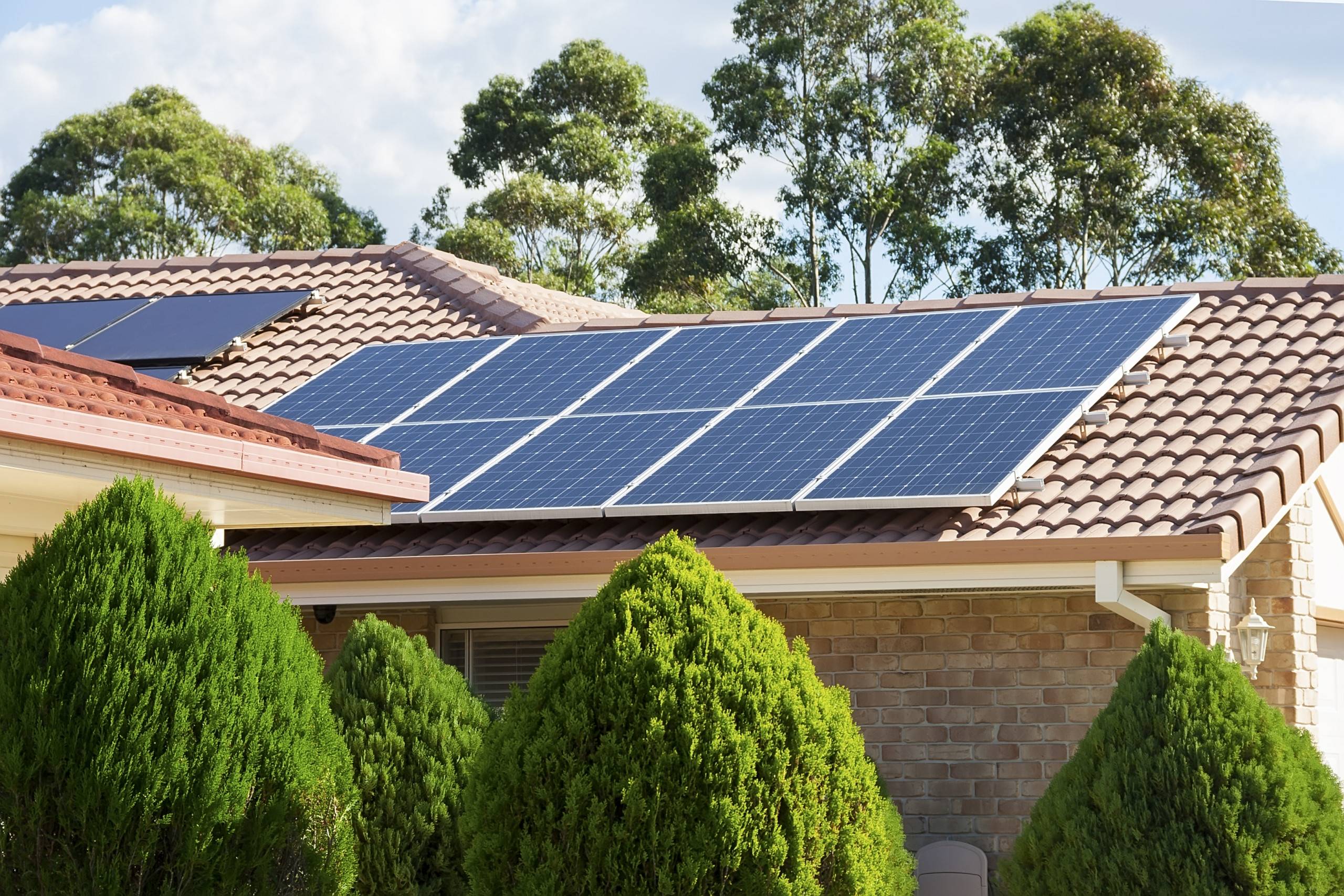 découvrez les avantages des toits photovoltaïques pour une énergie verte et durable. transformez votre toiture en une source d'électricité renouvelable et réduisez votre empreinte carbone tout en réalisant des économies sur vos factures d'énergie.
