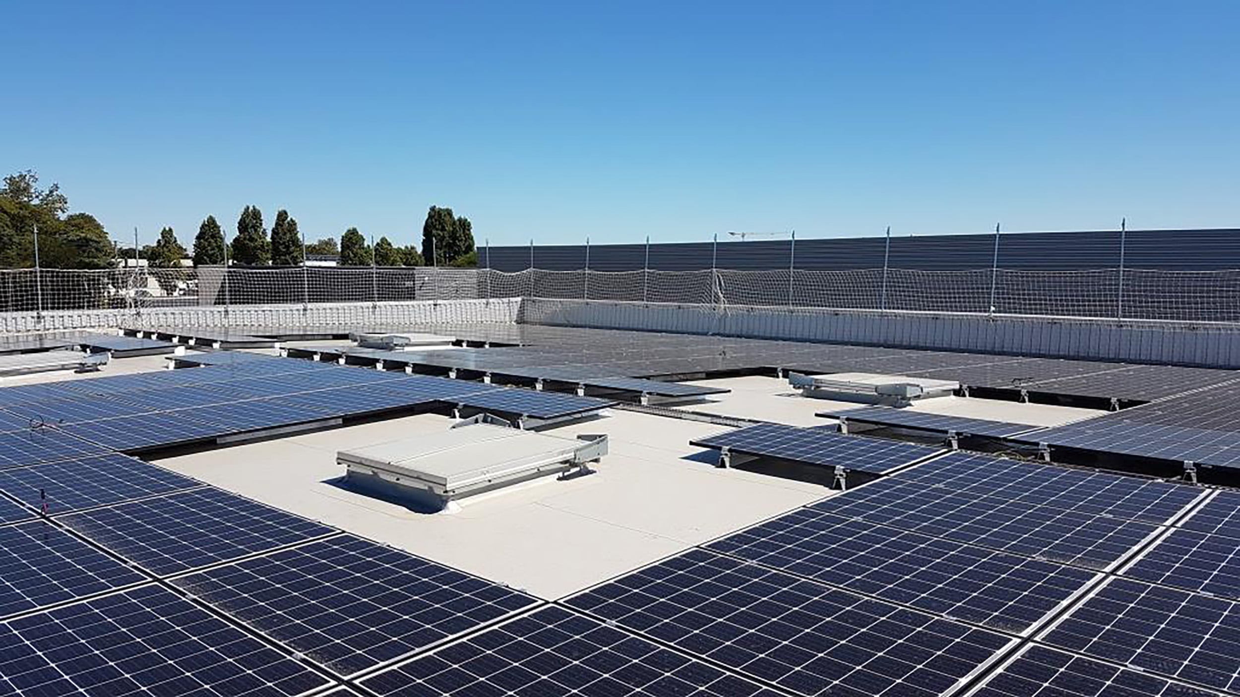 découvrez les avantages des toits photovoltaïques pour produire votre propre énergie renouvelable. optimisez votre consommation d'électricité et contribuez à la préservation de l'environnement grâce à des solutions solaires innovantes et efficaces.