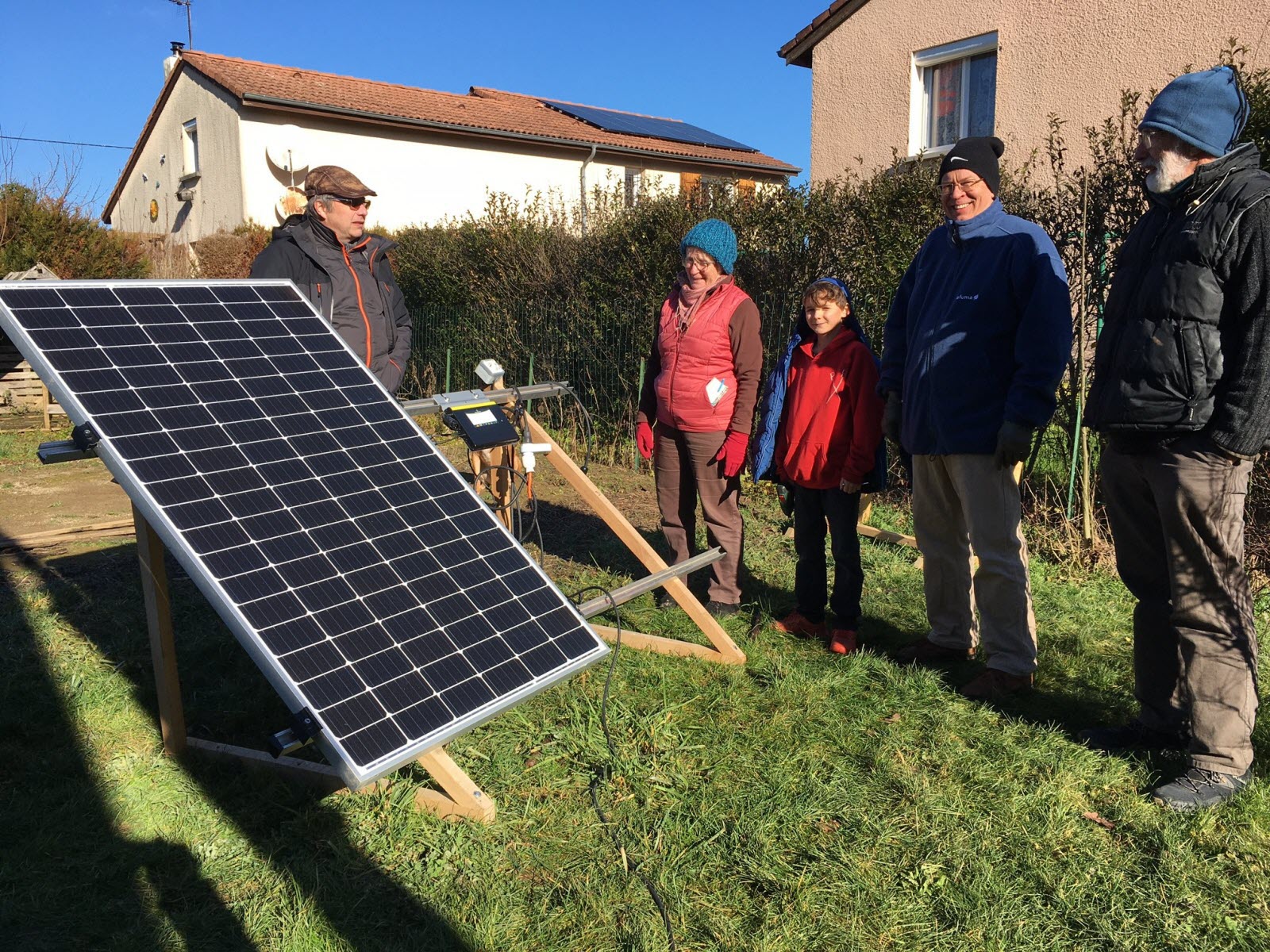 découvrez comment les toits photovoltaïques influencent les comportements des consommateurs en matière d'énergie durable. explorez les motivations derrière l'adoption de l'énergie solaire et les impacts sur la transition énergétique.