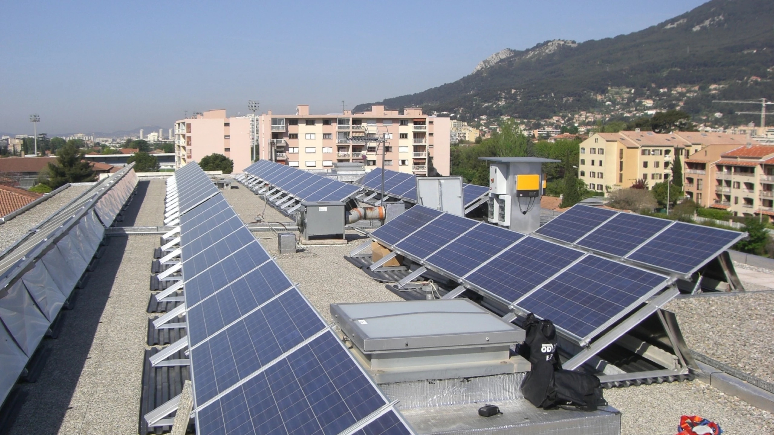 découvrez comment les toits photovoltaïques peuvent bénéficier aux locataires. énergie renouvelable, économies sur les factures et durabilité, explorez les avantages d'une consommation énergétique responsable pour les résidents.