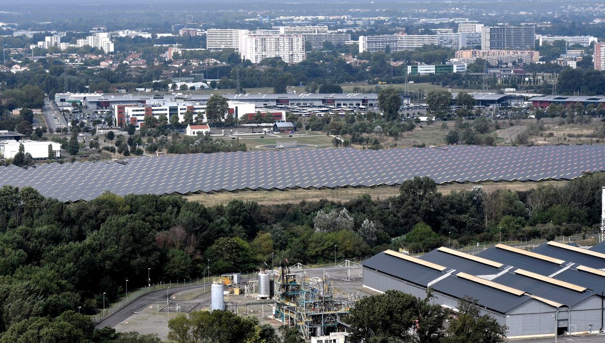 découvrez comment les toits photovoltaïques transforment le paysage rural en alliant durabilité et esthétique. explorez les avantages de l'énergie solaire dans les zones rurales et leur impact sur l'environnement.