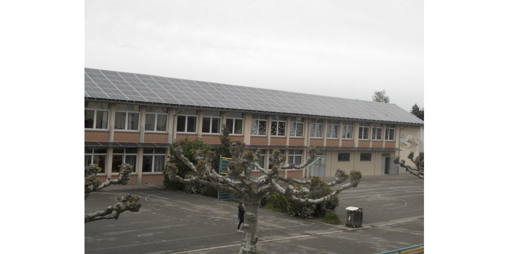 découvrez les avantages des toits photovoltaïques scolaires : un moyen innovant et durable pour produire de l'énergie, sensibiliser les élèves à l'écologie et réduire les coûts énergétiques des établissements. optez pour une éducation verte et responsable grâce à l'énergie solaire.