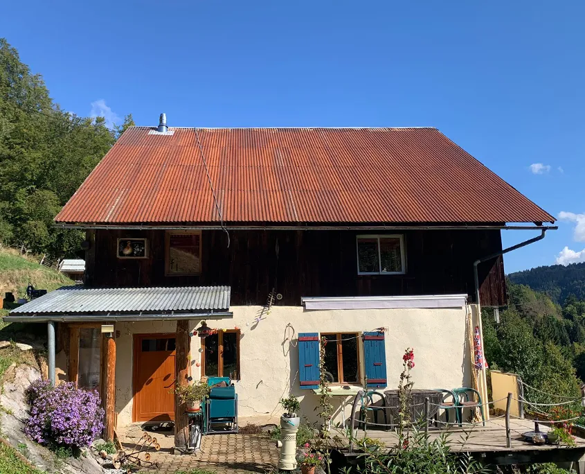 découvrez nos solutions de toitures en tôle, alliant durabilité, esthétisme et performance. idéales pour tout type de bâtiment, nos toitures en tôle garantissent une protection maximale contre les intempéries tout en offrant une variété de styles adaptées à vos besoins. faites le choix de la qualité et du design pour votre projet de construction ou de rénovation.