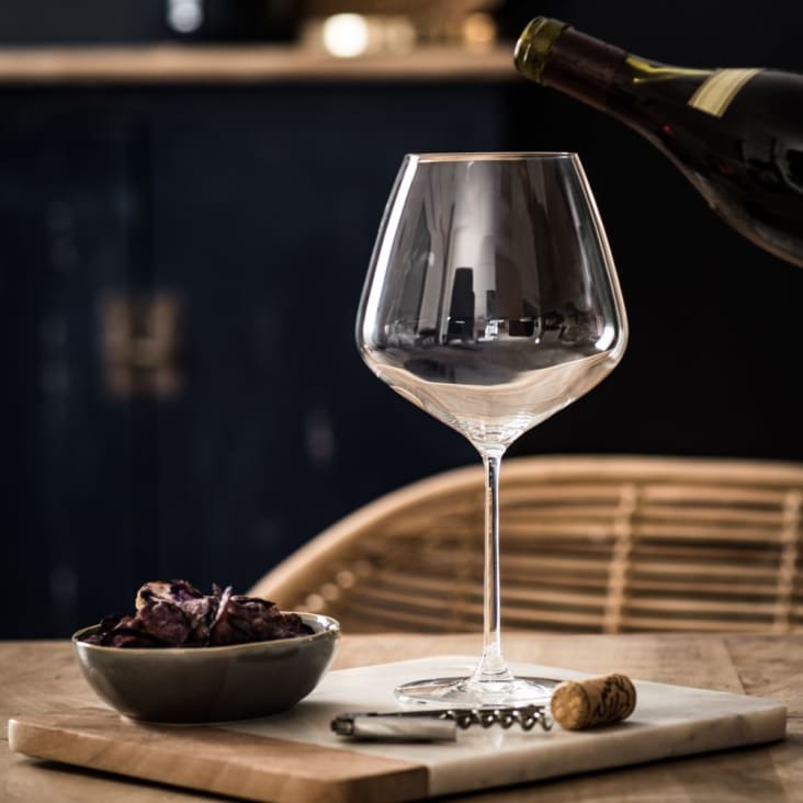 découvrez notre sélection de verres : élégants, pratiques et essentiels pour toutes vos boissons. que ce soit pour l'eau, le vin ou des cocktails, trouvez le verre idéal qui sublimera vos moments de partage.