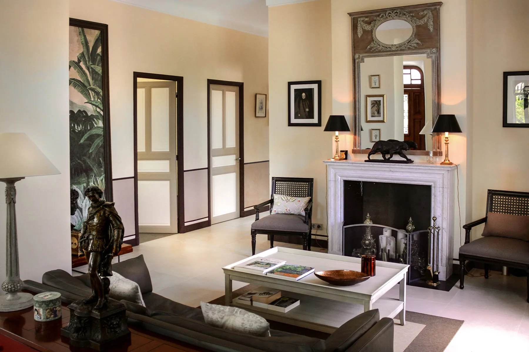 découvrez notre villa art déco, un patrimoine architectural unique alliant élégance et modernité. plongez dans l'univers raffiné de cette maison d'exception, idéale pour vos vacances ou événements privés.